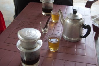 Cafe Sua Nong und Tee